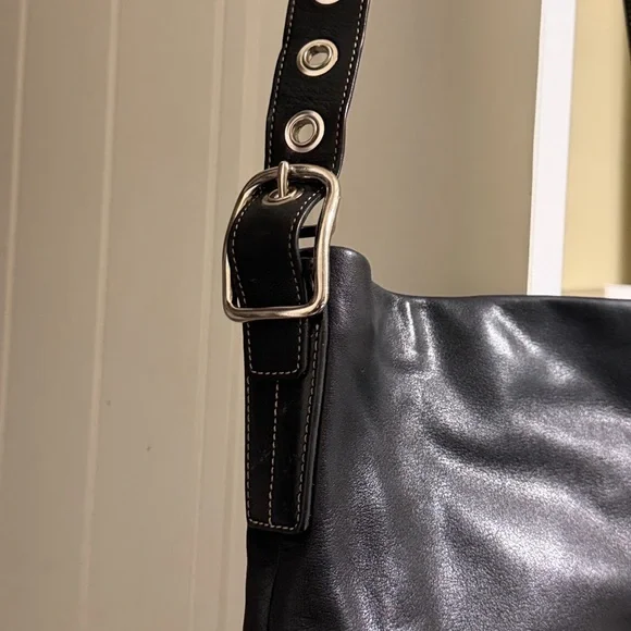 Vintage Coach Legacy 1415 Slim Duffle shoulder Bag in black with white stitching - Picture 15 of 16